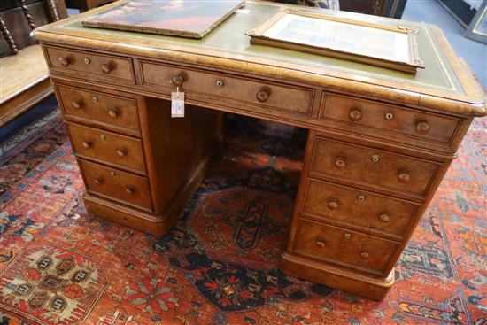 A Victorian walnut pedestal desk, W.4ft D.2ft 4in. H.2ft 6in.